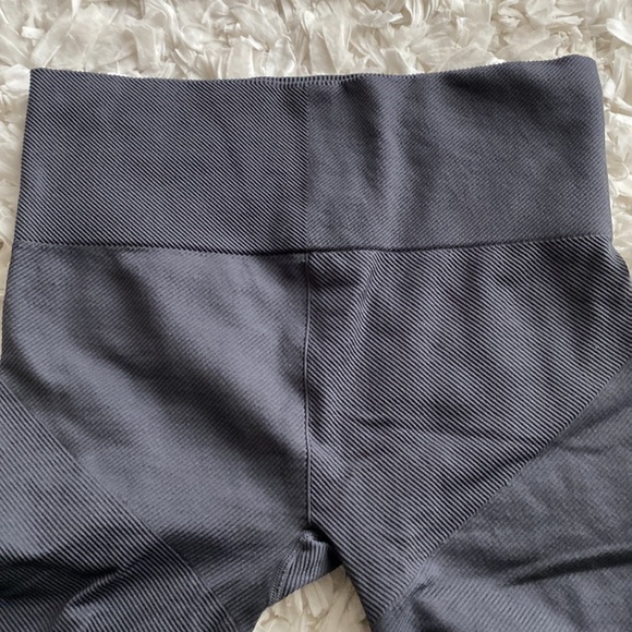 New H&M Sport grey textured leggings - Picture 3 of 5